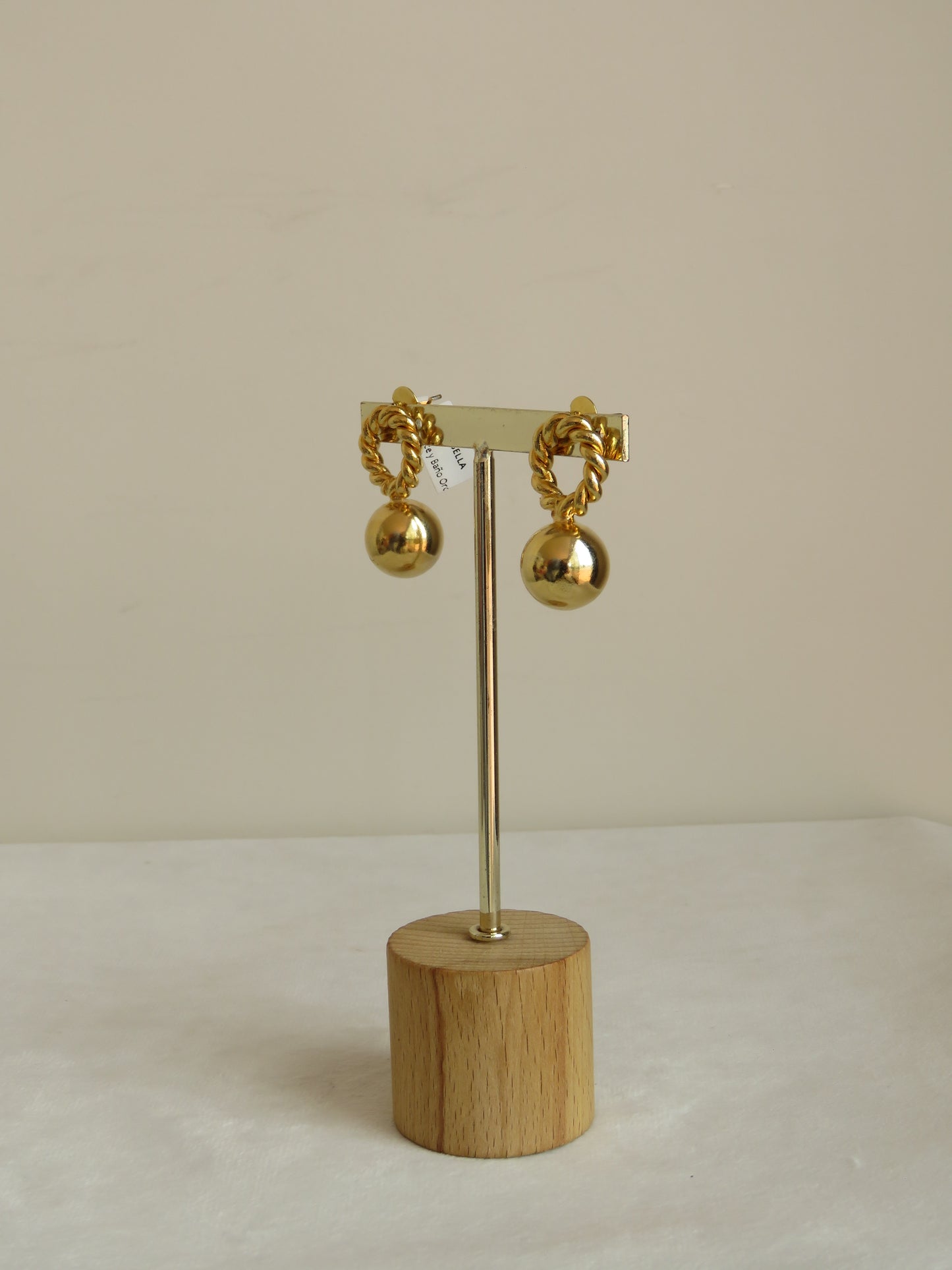 Aretes Aurea Knot