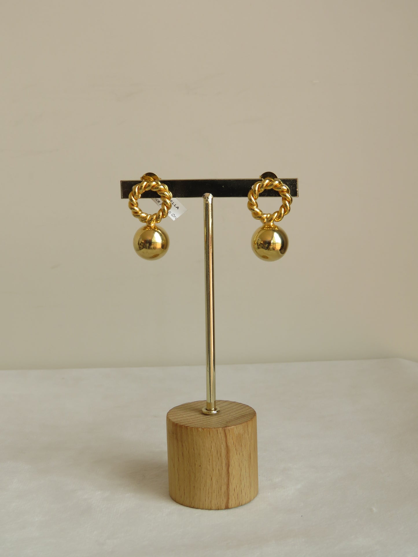 Aretes Aurea Knot