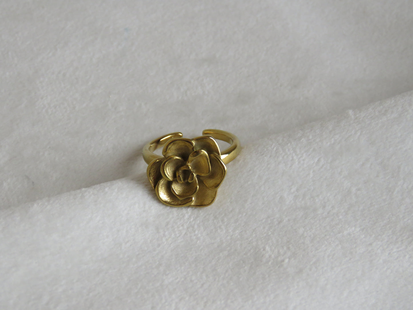 Anillo Camélia